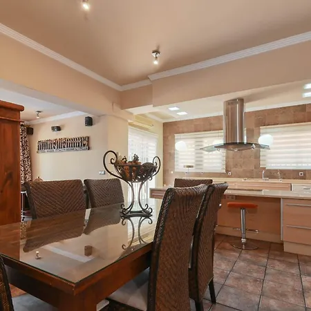 Villa Luxury Leona *